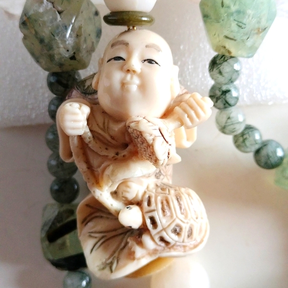 NETSUKE NECKLACE BUDDHA RIDING TURTLE HOLDING LOTUS 29" LONG - Picture 2 of 10